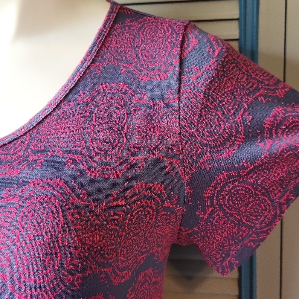 LuLaRoe Grey & Pink Scoop Neck Top - Picture 5 of 10